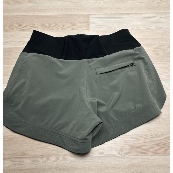 Athleta Women's Gray/Black Striped Ascender Running Shorts Size 6 Pockets - Picture 2 of 12